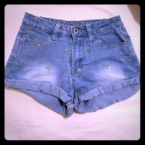🚨FINAL SALE🚨 RUE21 EC High waisted Palm tree embroidered shorts